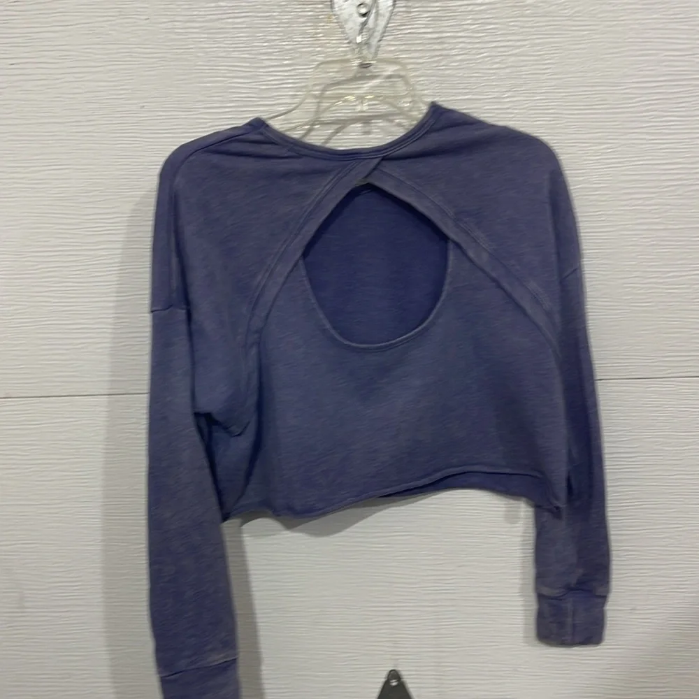 Colsie Cropped Open back - Picture 3 of 3